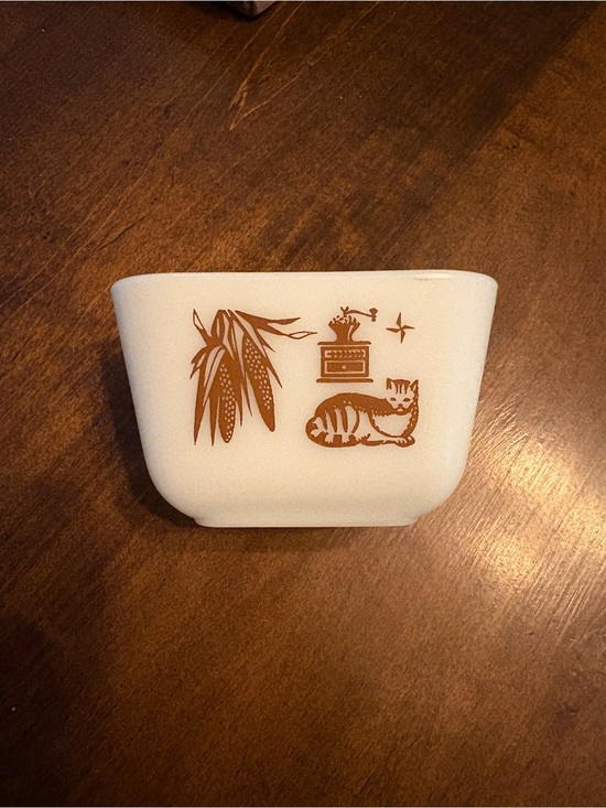 Pyrex Other - Pyrex White Vintage Milk Glass Dish with Brown Corn & Cat Graphic